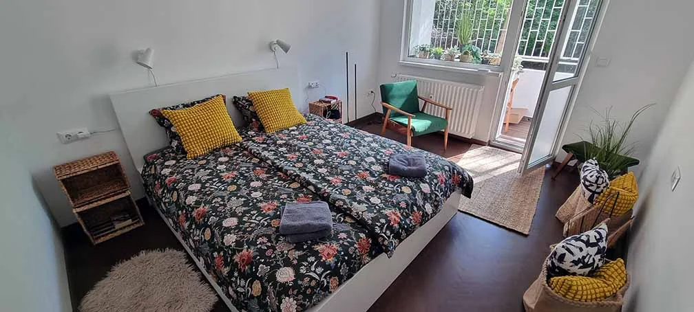 Bedroom opening onto the balcony